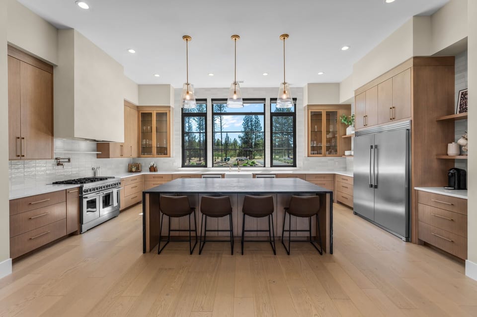 Pull up a seat — the breakfast bar for four is the perfect spot for casual meals, morning coffee, or catching up over a glass of wine.