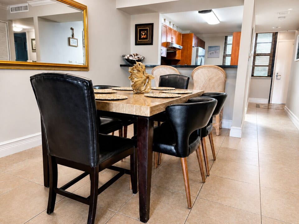 Modern dining room with elegant decor
