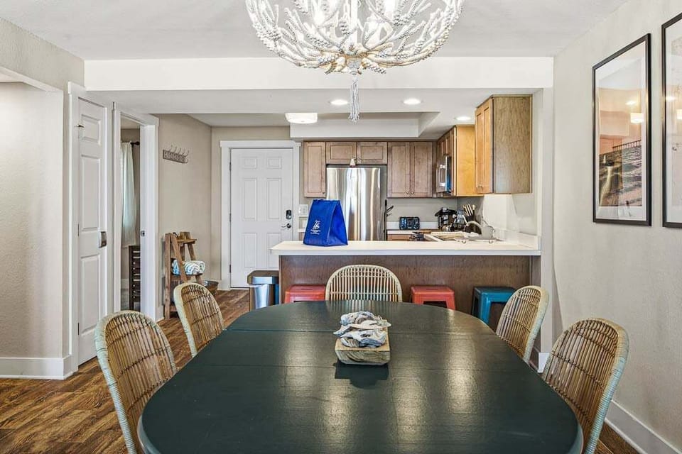 Main-Level Dining Table (seats 6)
