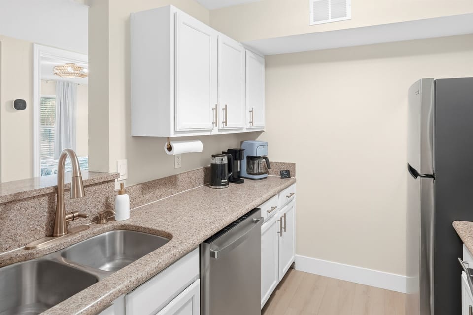 Kitchen and coffee bar