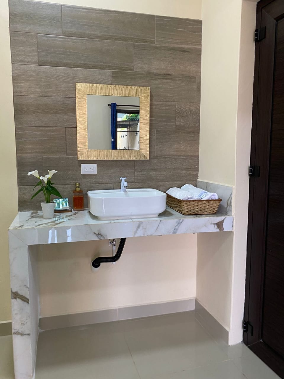 Double Room, Pool View | Bathroom | Shower, towels, soap, shampoo