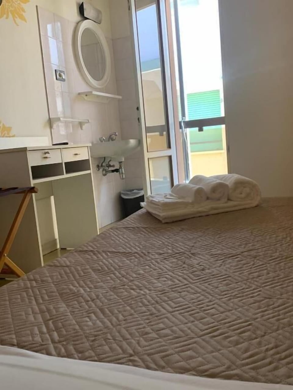 In-room safe, desk, free WiFi