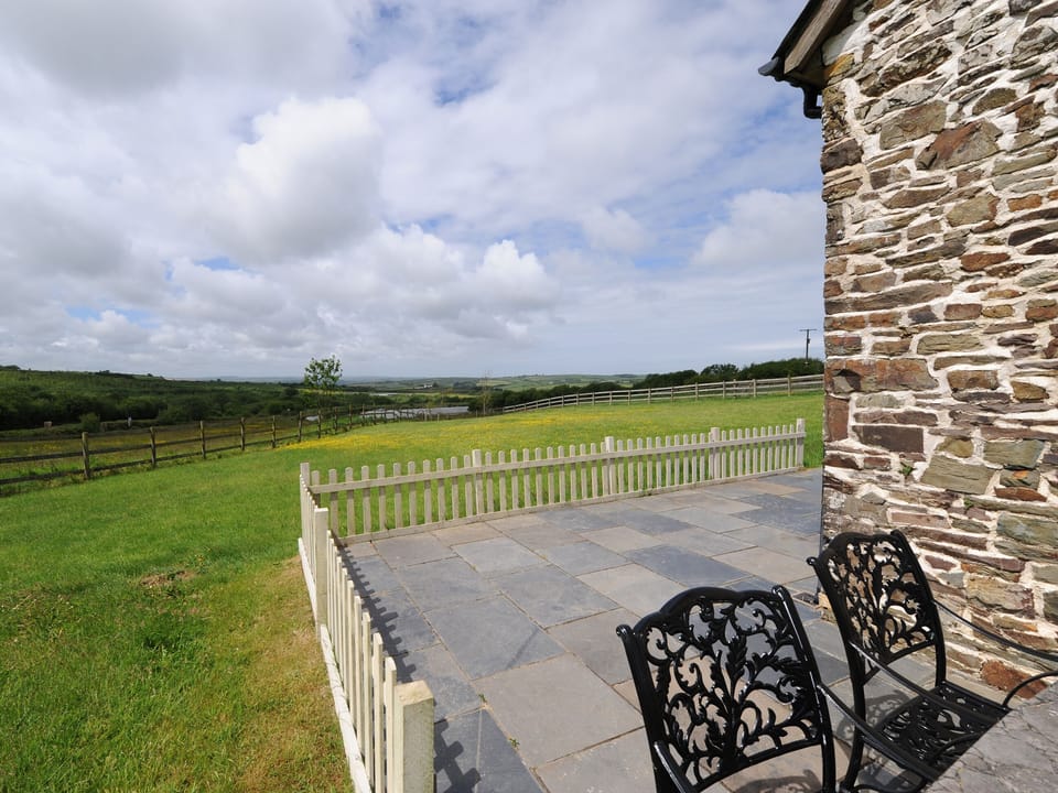 Patio with garden furniture | Mole Hall, Torrington