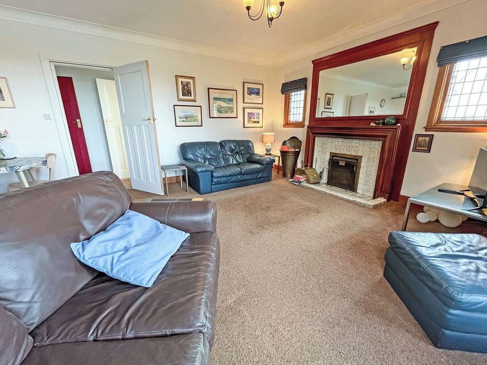 Living area | Plover Apartment - Dunvalanree Apartments, Carradale
