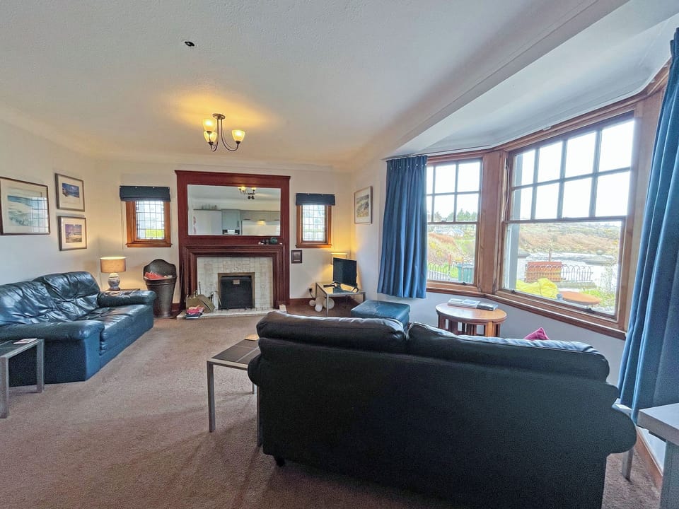 Living area | Plover Apartment - Dunvalanree Apartments, Carradale