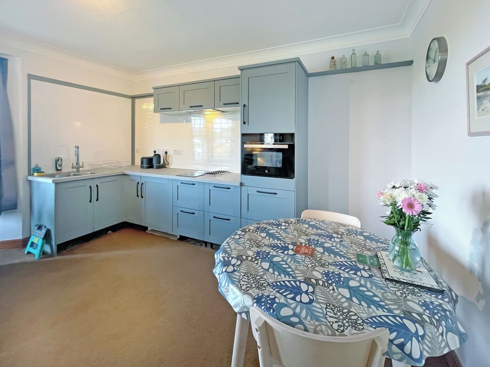 Kitchen area | Plover Apartment - Dunvalanree Apartments, Carradale