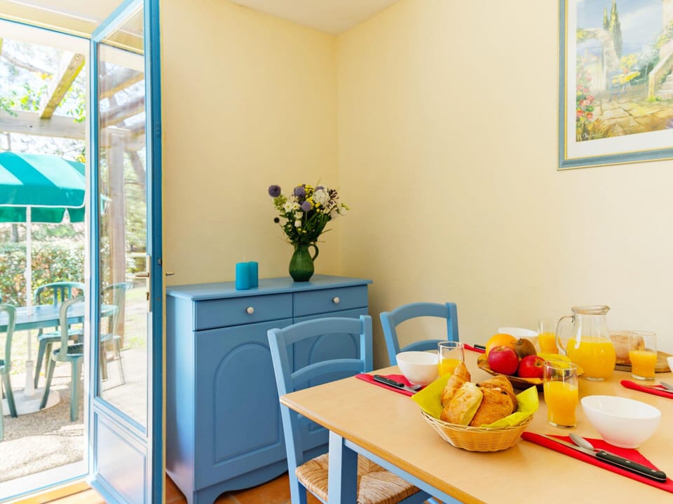 Cottage | Dining