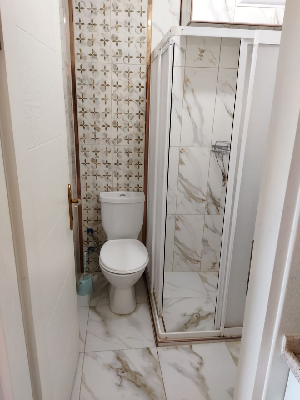 Standard Studio, Garden View | Bathroom | Shower, towels, toilet paper