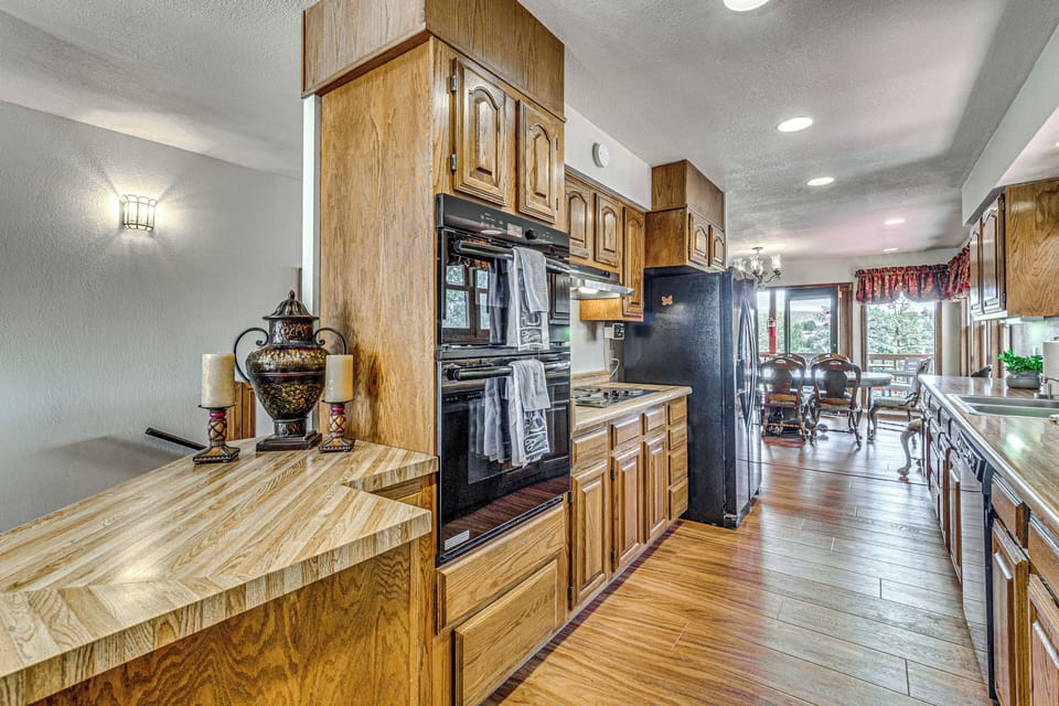 Kitchen | Main Level