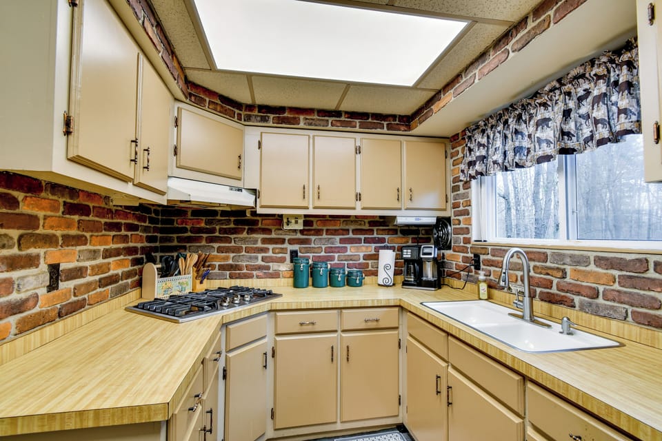Kitchen | Main Level
