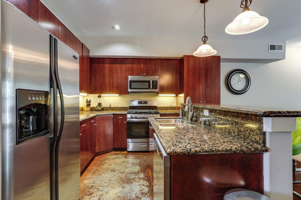 Kitchen | Breakfast Bar
