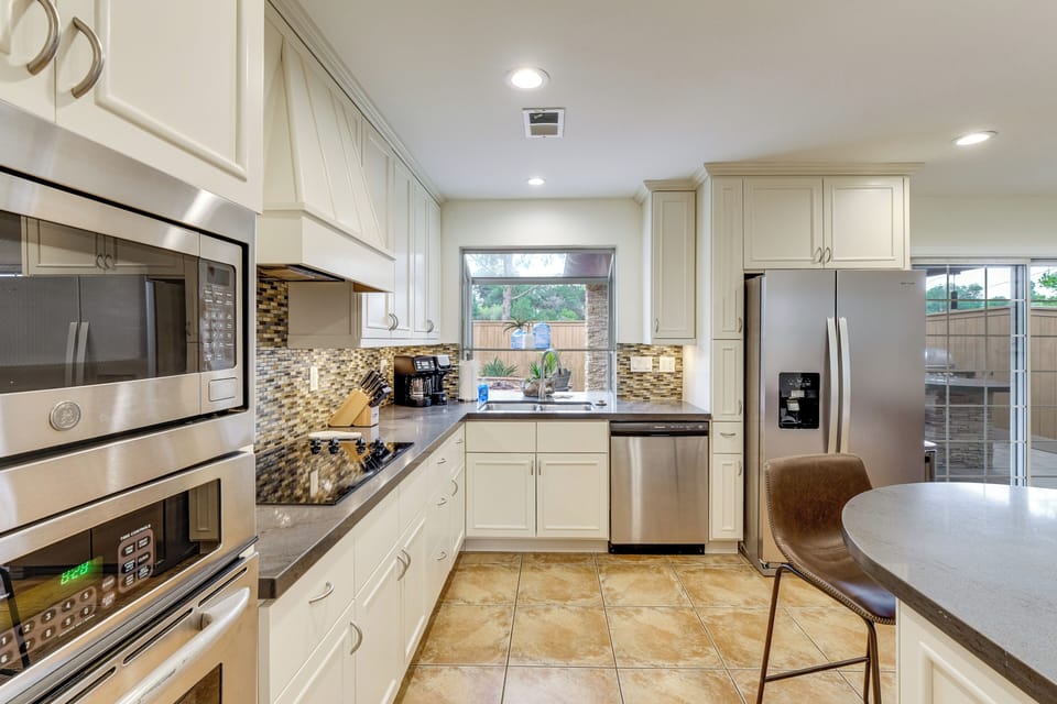 Kitchen | Breakfast Bar