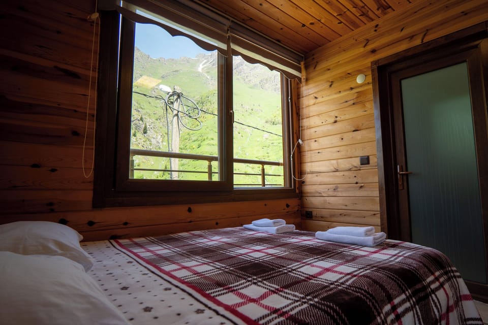 Basic Single Room, Lake View