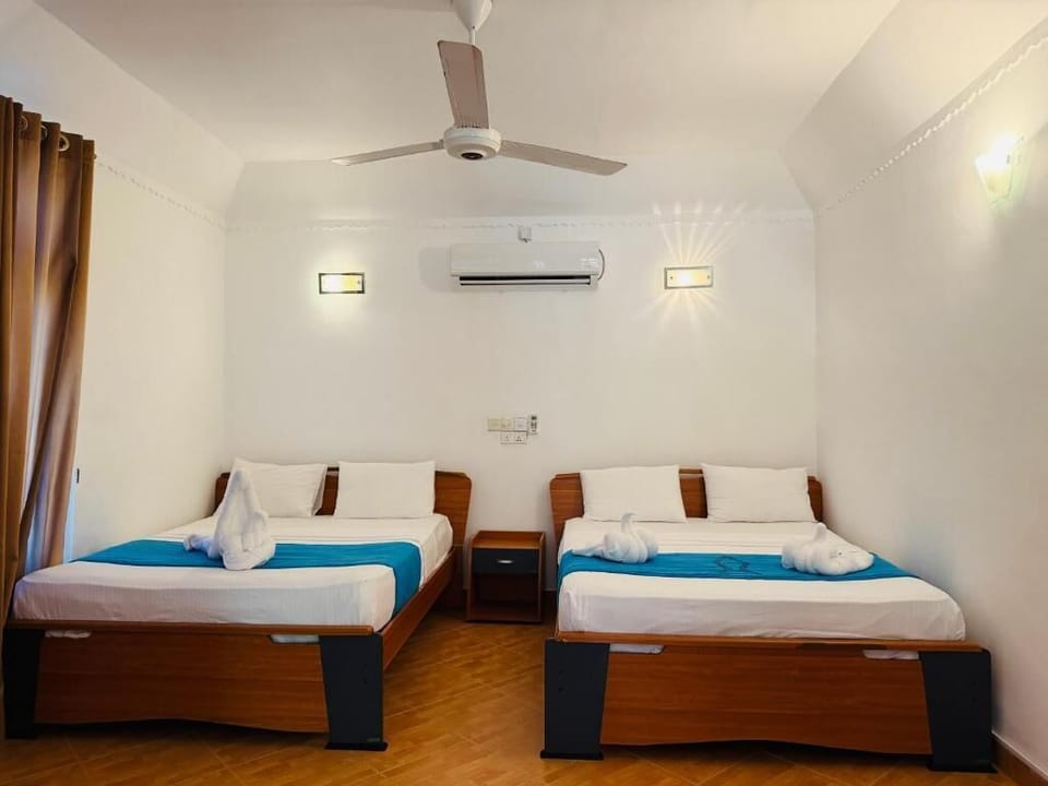 Deluxe Double Room, Garden View | Laptop workspace