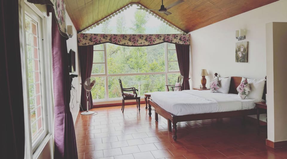 Desk, laptop workspace, rollaway beds, free WiFi