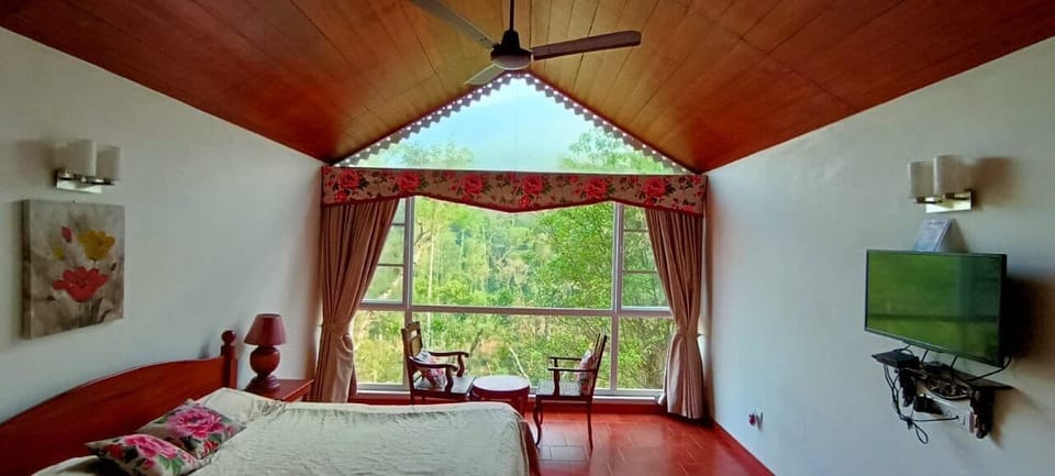 Desk, laptop workspace, rollaway beds, free WiFi
