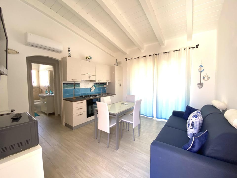 Comfort Condo | Living area