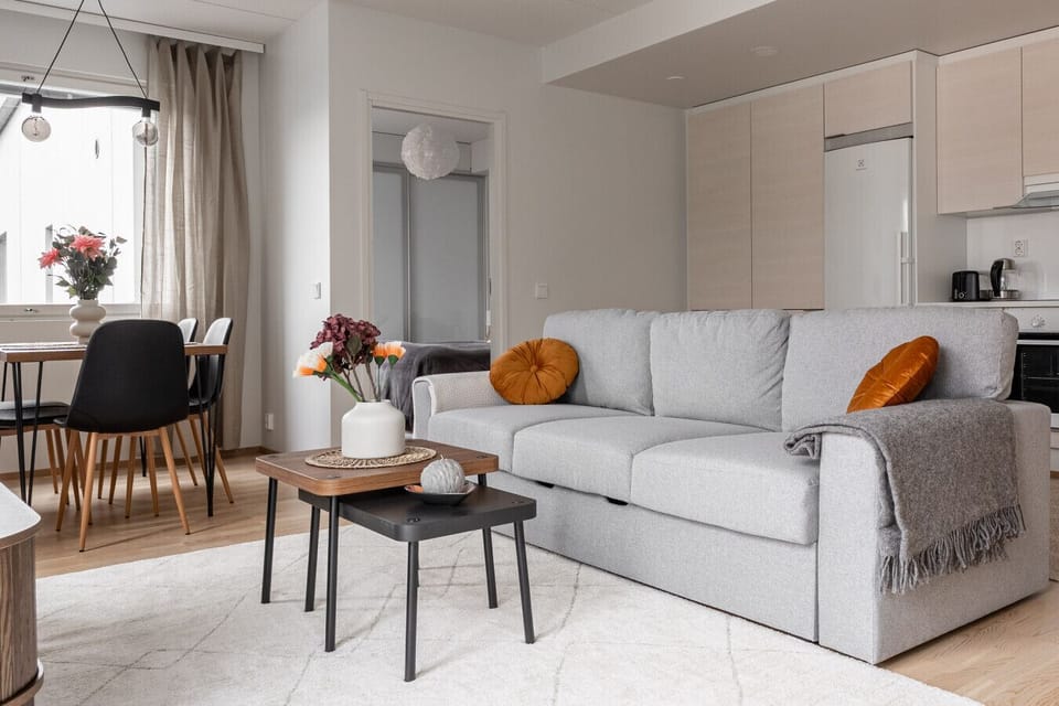The open-plan layout allows you to socialize effortlessly, whether you are relaxing on the sofa or gathering around the dinner table. High-speed Wi-Fi covers the entire space, keeping everyone seamlessly connected.
