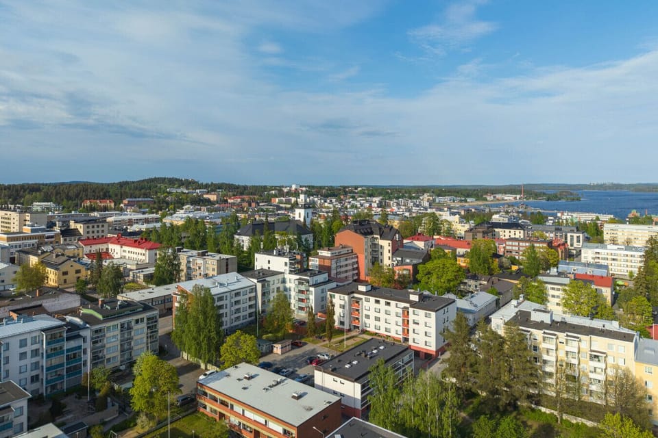 Its central location means restaurants, shops, and attractions are just a short walk away.