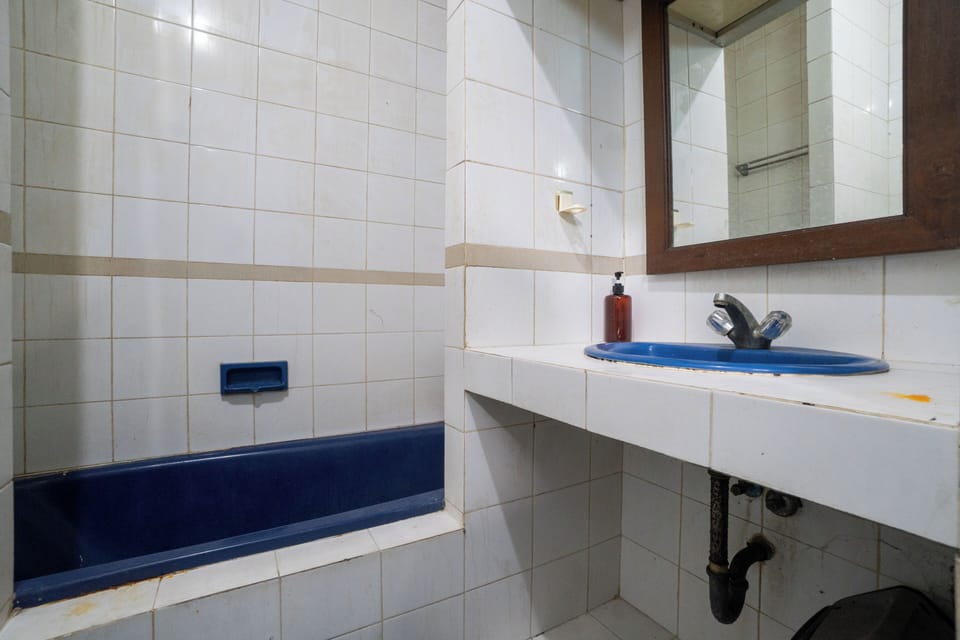 Executive Room | Bathroom | Shower, towels