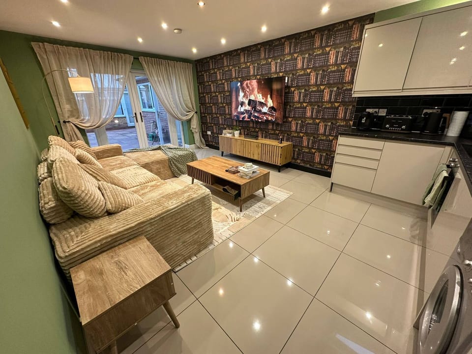 Apartment, 2 Bedrooms, Accessible, Garden View | Living area
