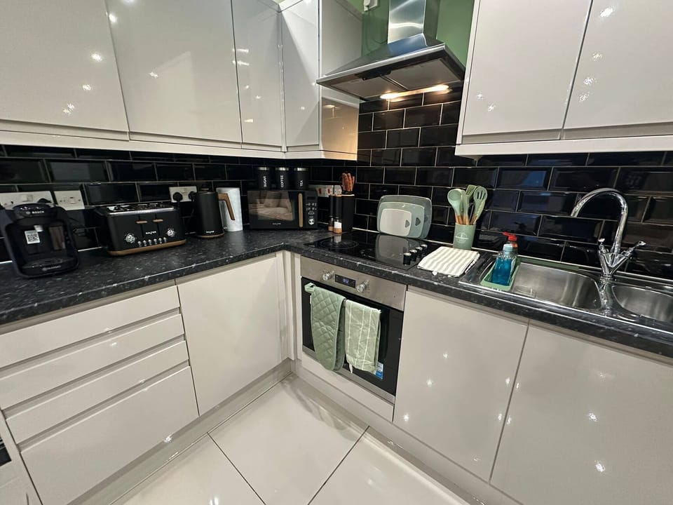 Apartment, 2 Bedrooms, Accessible, Garden View | Interior