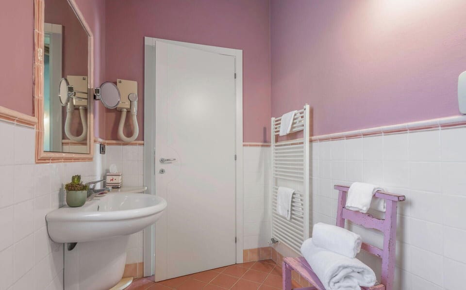 Autumn, Bathroom, Spring, Summer