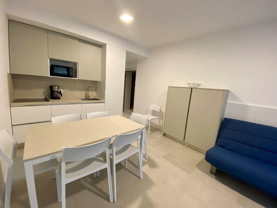 Apartment, 2 Bedrooms, Balcony, City View | Dining