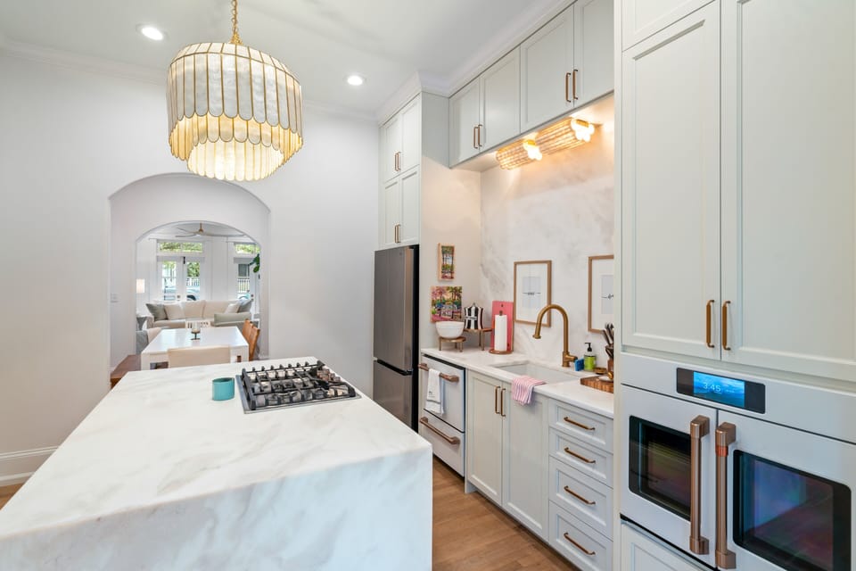 FOUR BURNER GAS STOVE, HIGH END APPLIANCES THROUGHOUT