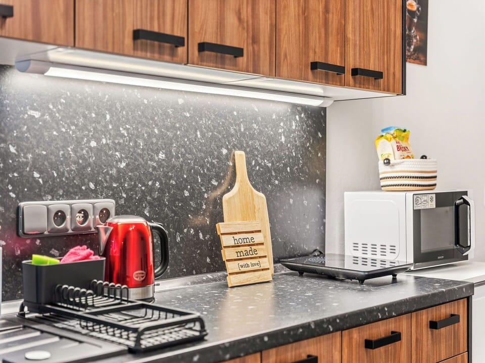 Kitchen, Countertop, Kitchen Appliance, Home Appliance, Kitchen Stove, Major Appliance, Granite, Stove, Gas Stove, Chimney