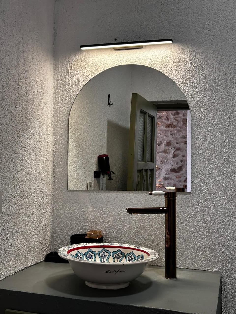 Luxury Quadruple Room | Bathroom | Shower, hair dryer, slippers, towels