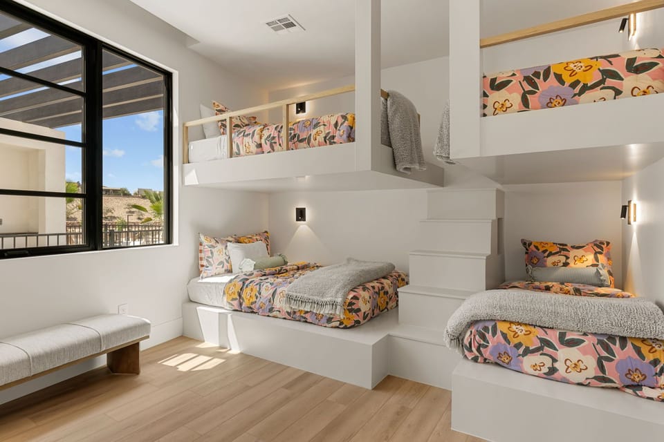 Unit B - Queen/Queen + Twin/Twin Bunks