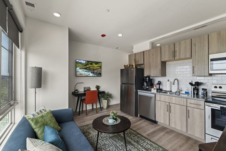 Living Room & Full Kitchen - Refrigerator - Dishwasher - Stove/Oven - Microwave