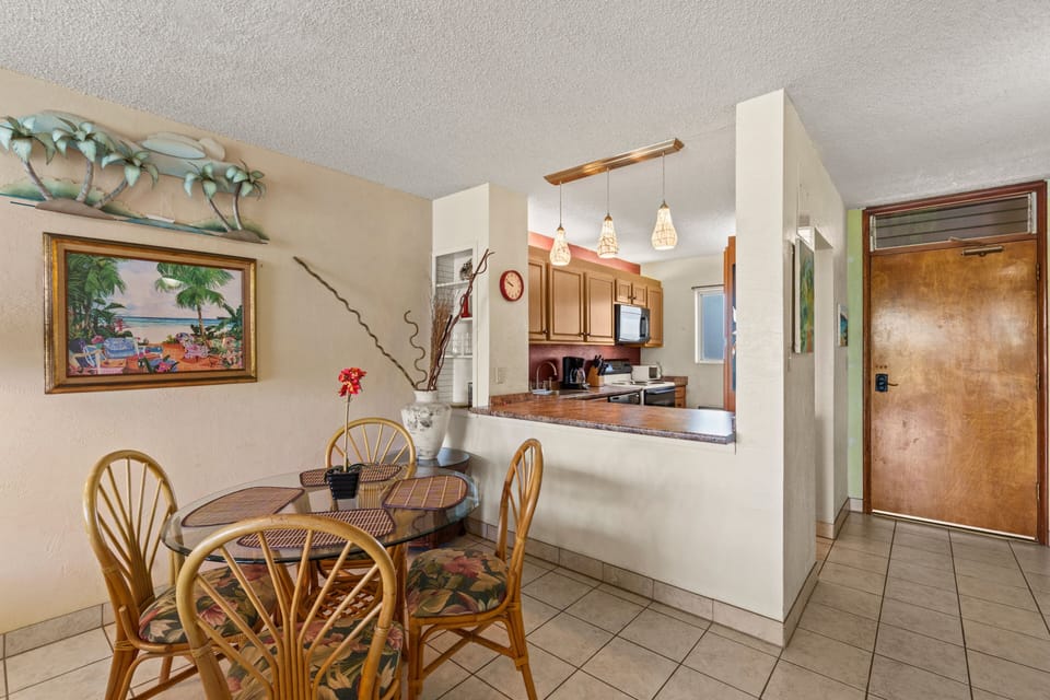 Condo, 2 Bedrooms | Dining