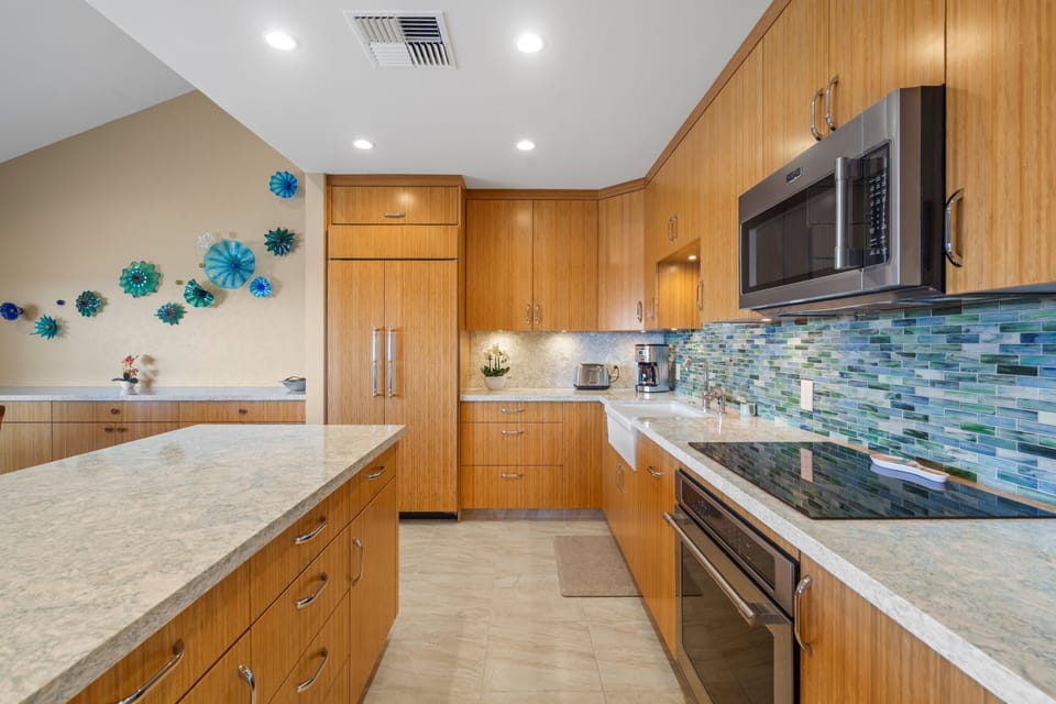 Condo, 3 Bedrooms | Private kitchen | Coffee/tea maker, fridge, oven, toaster