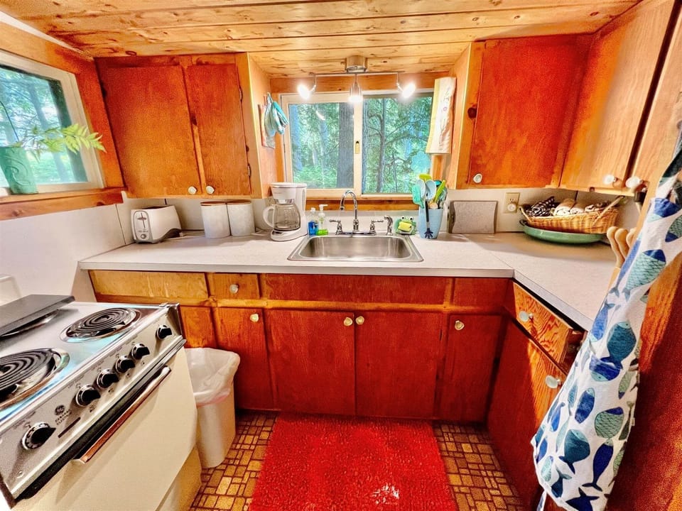 Villa, 2 Bedrooms | Private kitchen | Fridge, oven, coffee/tea maker, toaster