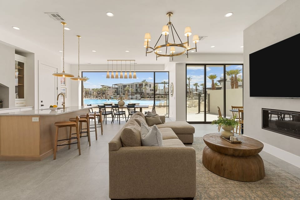 House, 6 Bedrooms | Living area | Smart TV, streaming services