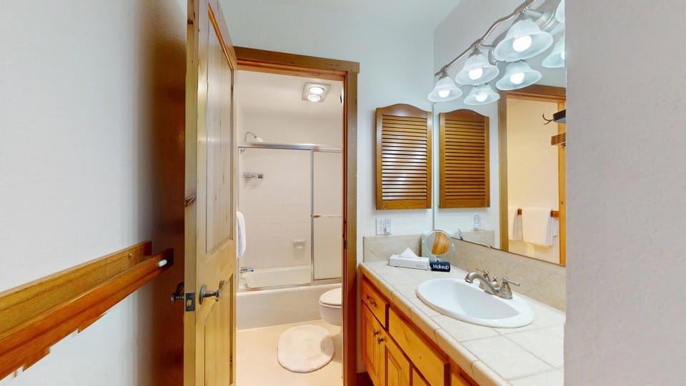 Primary Ensuite Bathroom
