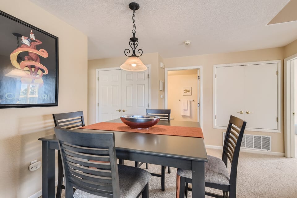 Gather around the table for slow mornings, lively dinners, and everything in between—seating for 4.