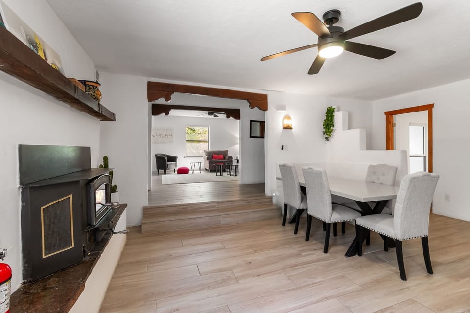 Enjoy meals together around a table that comfortably seats 6 + bar seating for 2.