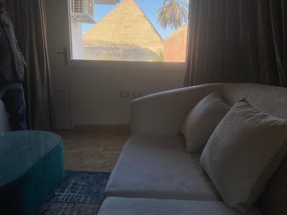Deluxe Double Room, Mountain View | Living area