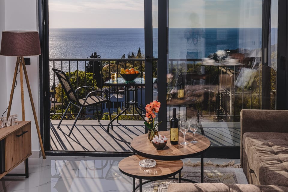 Comfort Apartment, Sea View | Living area