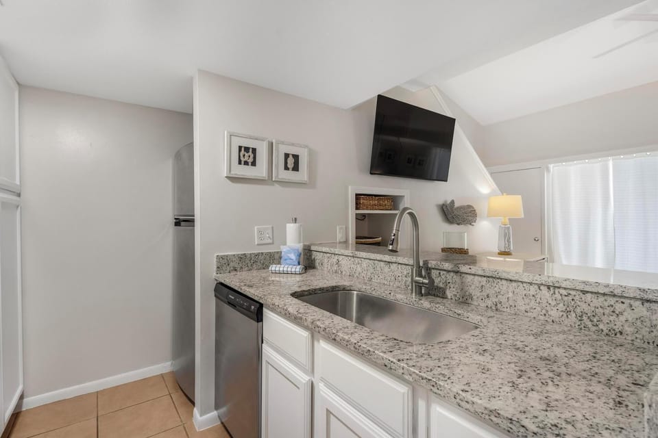 Full kitchen