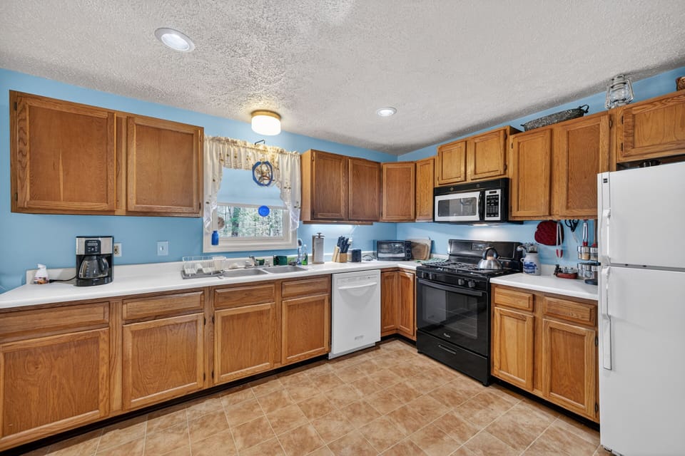 Indoors, Kitchen, Appliance, Refrigerator, Lamp