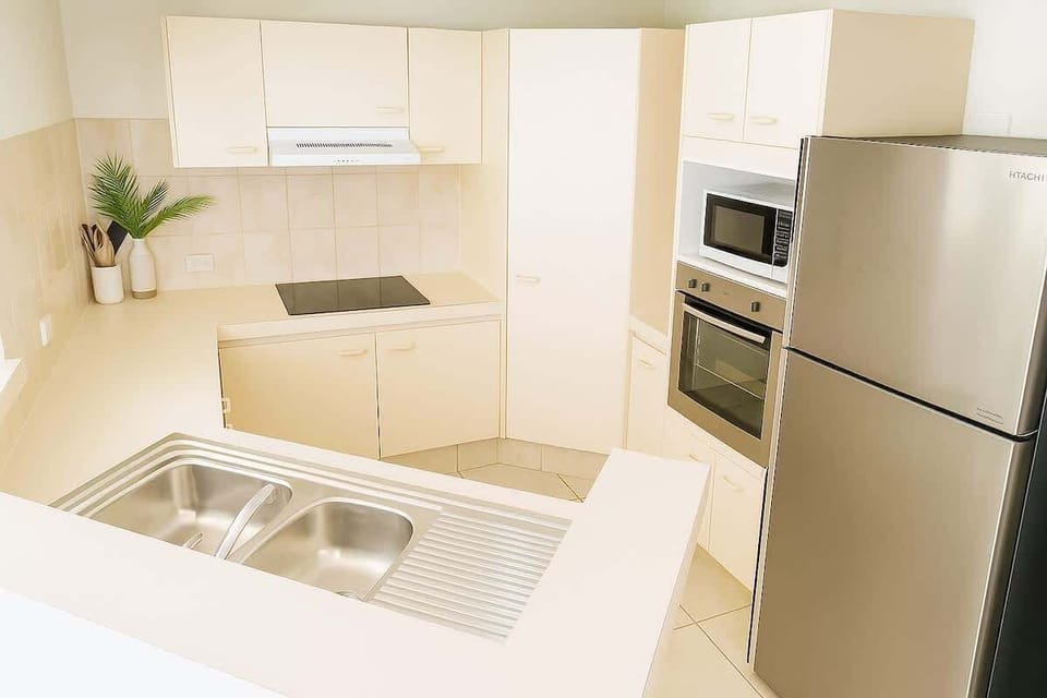 A fully equipped kitchen with modern appliances and cooking essentials - a home from home !

