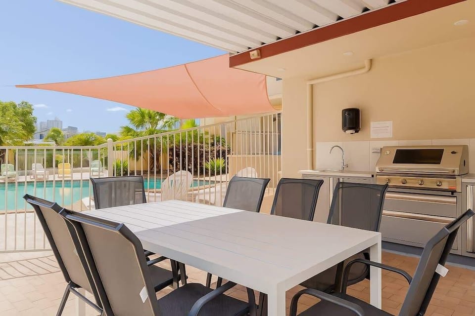Cook, wine and dine outside by the pool - complete with bbq, sink and even a cold fridge
