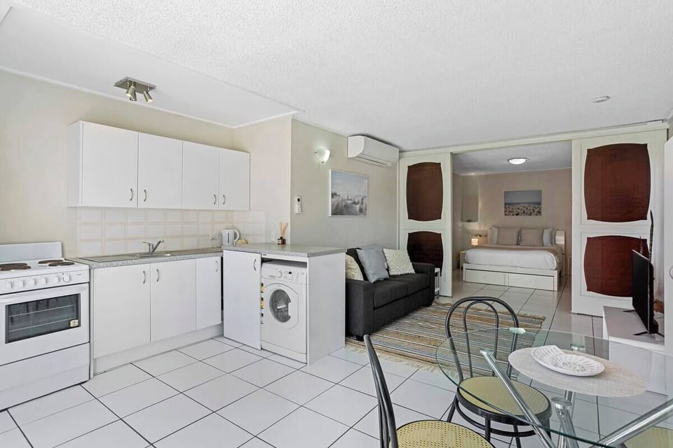 Functional kitchen with everything needed for easy meals + washing machine