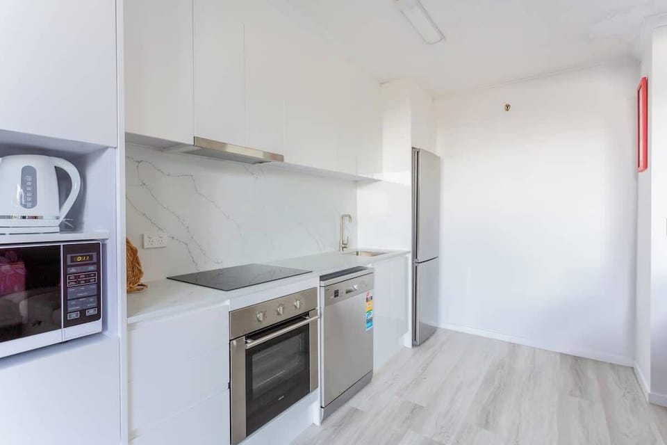 Experience the perfect blend of comfort and convenience in our stylish and fully equipped kitchen