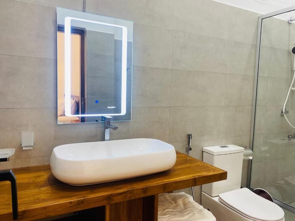 Deluxe Double Room, Garden View | Bathroom | Shower, hair dryer, towels, soap