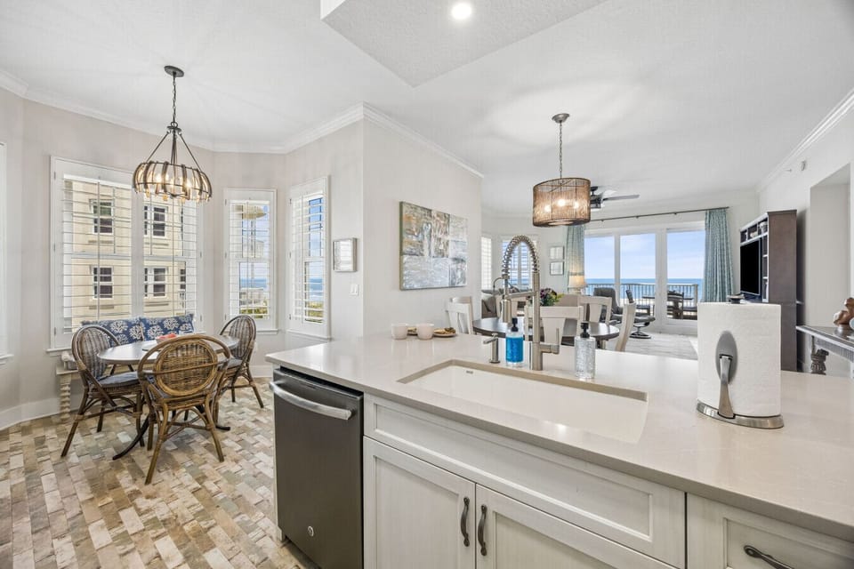 Kitchen with breakfast nook